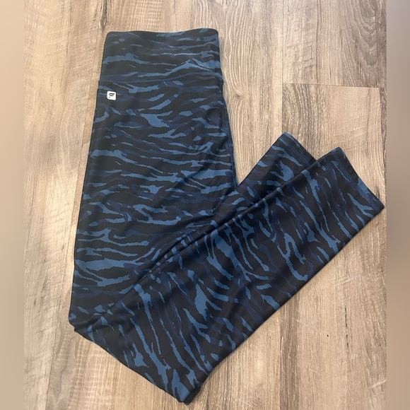 LikeNEW! Fabletics Tiger Print Athletic Leggings 🐯 - Picture 3 of 10